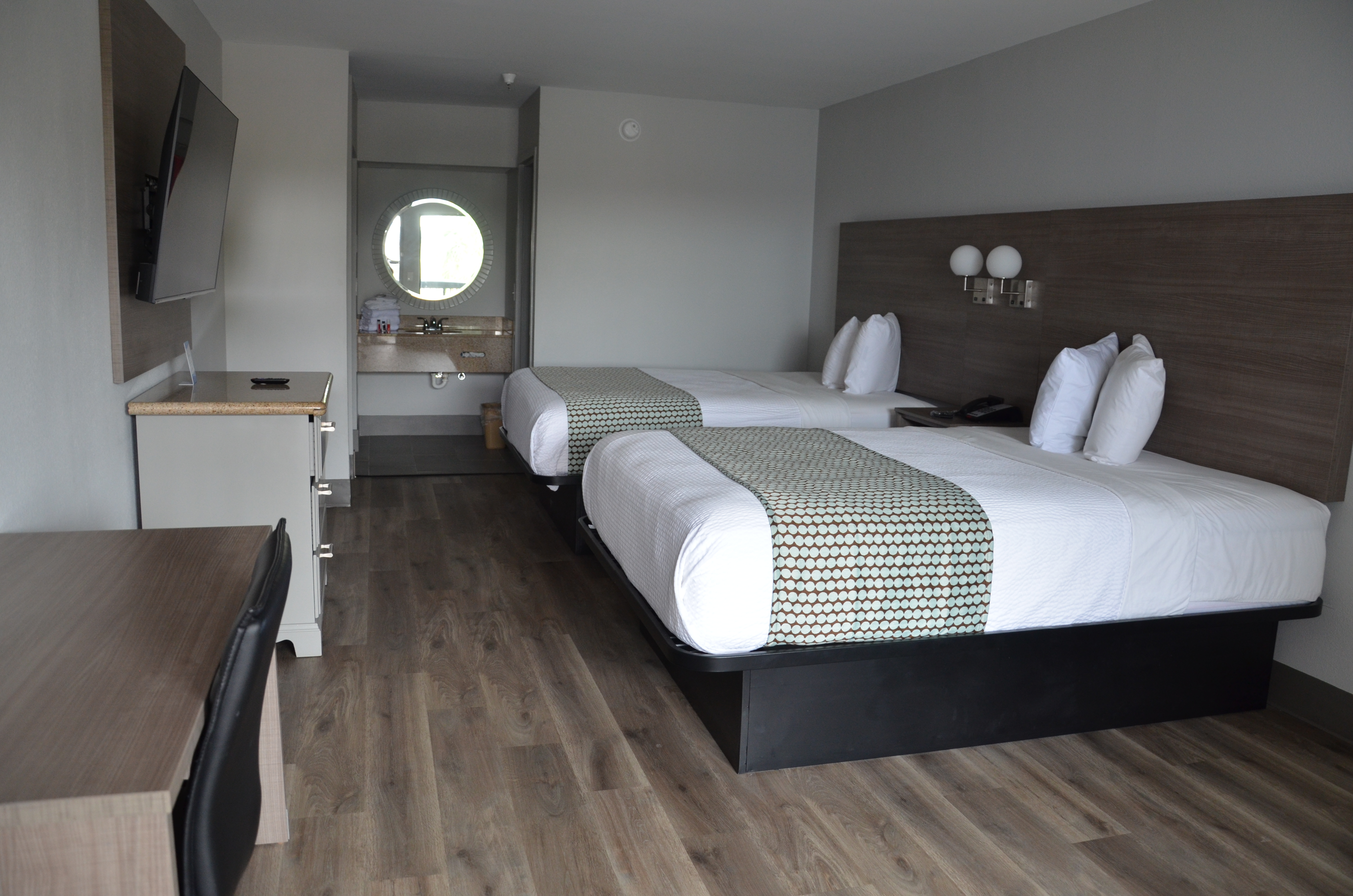 2 Queen Beds