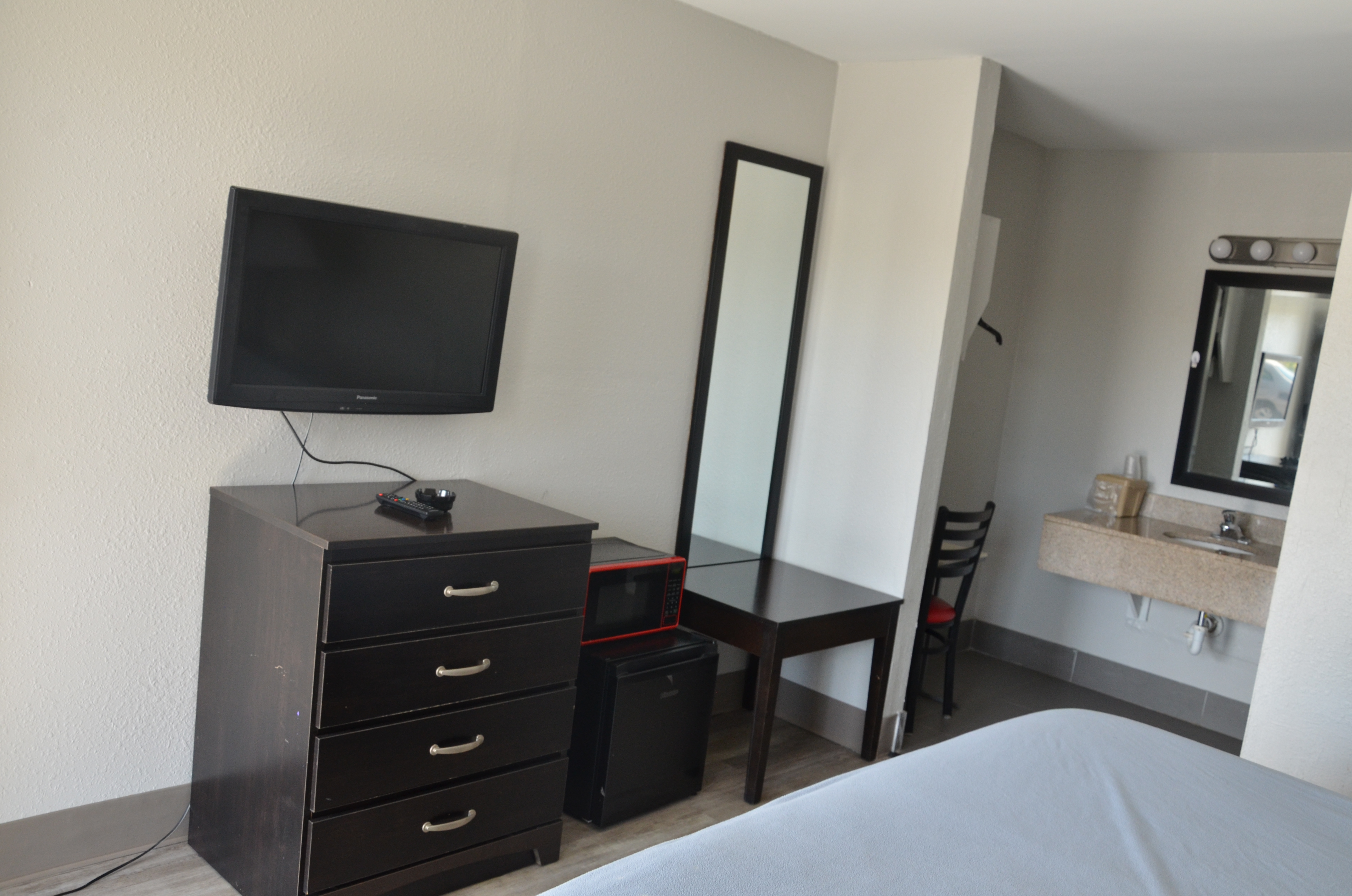TV & Amenities